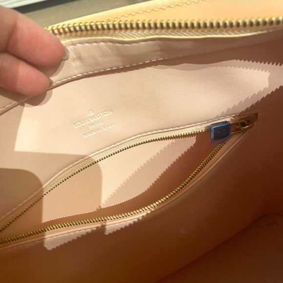 Authentic Louis Vuitton Vernis shoulder Bag Pink - Picture 4 of 7